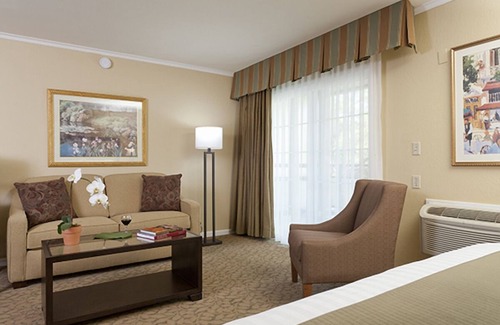 Barron Park Hotel | Serene Unit with Heated Pool, Free Parking & Breakfast Near Stanford
