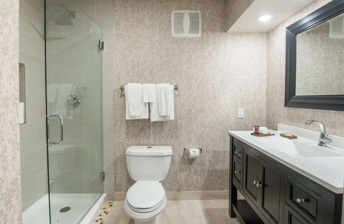 Barron Park Hotel | Serene Unit with Outdoor Heated Pool, Free Parking & Breakfast Near Stanford
