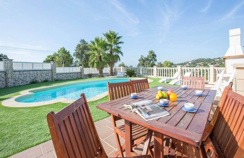 Lloret Blau Villa | Serene Villa with Pool and Outdoor Dining