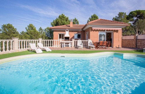 Lloret Blau Villa | Serene Villa with Pool and Outdoor Dining