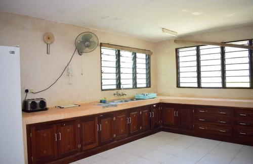 Mombasa Villa | Serene Villa with beautiful garden and swimming pool - 5 minutes from the beach!