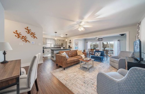 Cherokee Village Cottage | Serenity Cove Cottage - Lakefront, Hot Tub