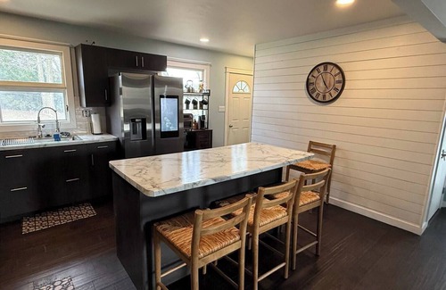 Dixon House | Serenity Dream House. Peaceful 3 bedroom house.