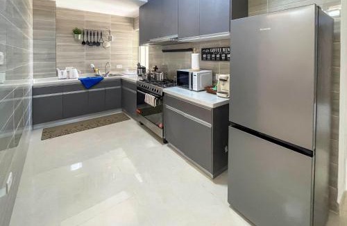 Sakumono Apartment | Serenity Haven - Gated Pool WiFi Sea View