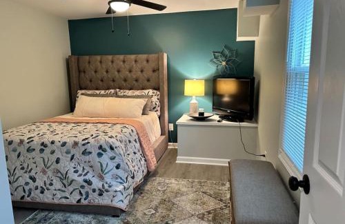 Charlotte Apartment | Serenity Haven - Modern Retreat