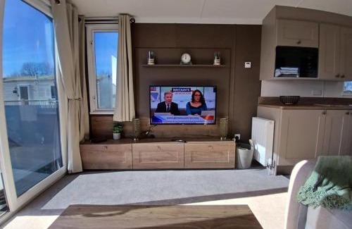 Ingoldmells House | Serenity - Luxury Hot Tub, Sunnymede, Fantasy Island, , Ramped Access, Parking, Dog Friendly