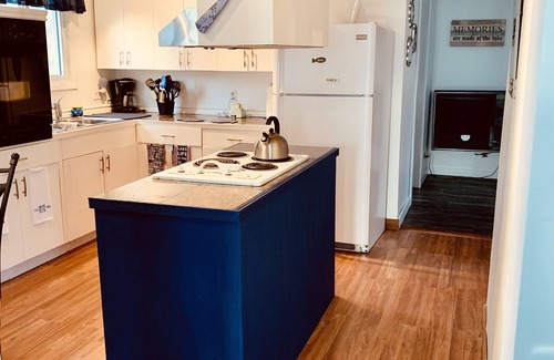 Colchester Cottage | Serenity on the Lake Completely Renovated