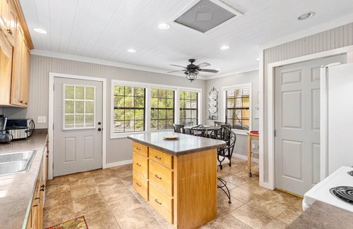 Branford House | Serenity On The River – Cozy Branford Retreat!