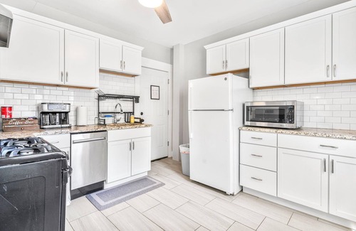 Corcoran House | Serenity place 2-bedroom home minutes from Minneapolis, AC, WiFi, pet friendly