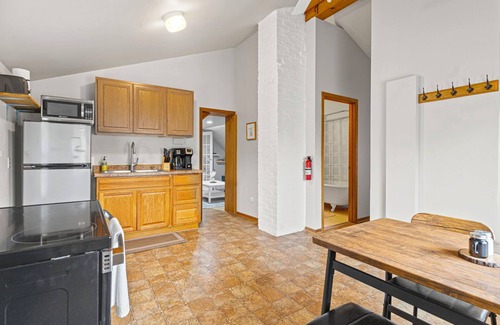 Corcoran House | Serenity suite 1-bedroom house, AC, WiFi, minutes from Minneapolis, pet friendly