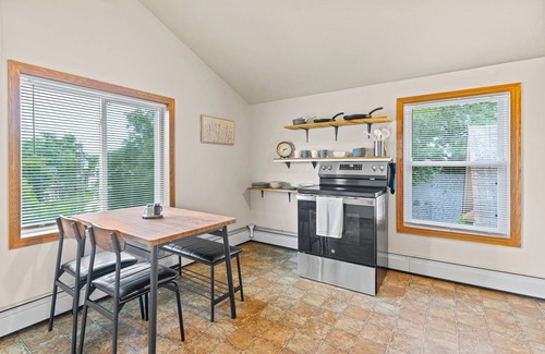 Corcoran House | Serenity suite 1-bedroom house, AC, WiFi, minutes from Minneapolis, pet friendly