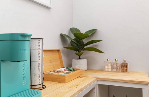 Alachua House | Serenity Terrace🕊️ King Bed | Lounge | Coffee Bar