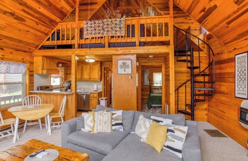 Blue Ridge Cabin | Serenity Wood- The place for daytime outdoor adventures & cozy nights