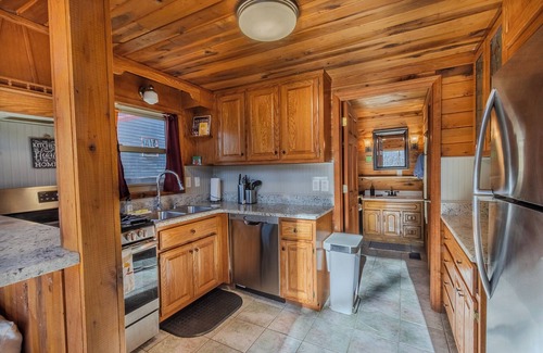 Blue Ridge Cabin | Serenity Wood- The place for daytime outdoor adventures & cozy nights
