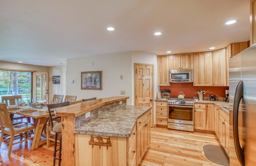 Oregon Water Wonderland Cabin | Settle Inn and relax by the riverfront at this Pet Friendly, Hot Tub Home.