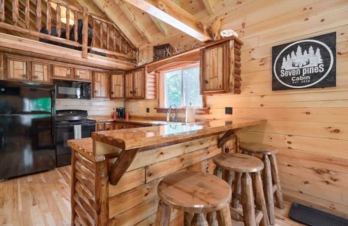 Nelsonville Cabin | Seven Pines Cabin - Secluded in Hocking Hills
