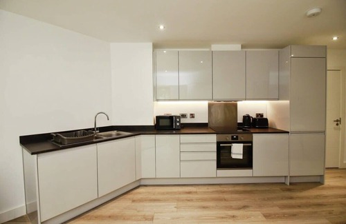 Barnt Green Apartment | Seven Stays Modern Studio Apartment - Solihull
