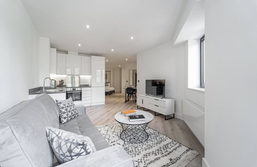 Barnt Green Apartment | SevenStays Residences Solihull - NEC/Airport