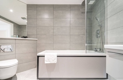 Barnt Green Apartment | SevenStays Residences Solihull - NEC /Airport