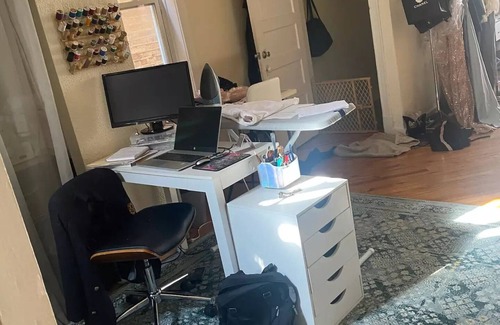Wicker Park Apartment | Sew u wana stay in a storefront?