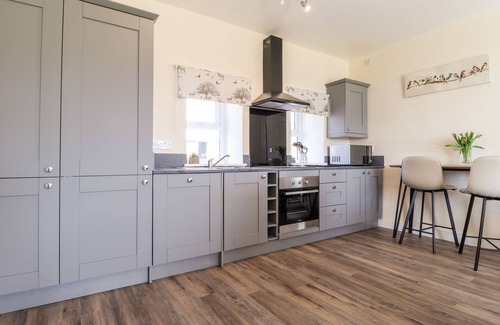 Golden Grove House | SEWIN COTTAGE, pet friendly, character holiday cottage in Llandeilo