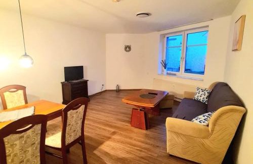Crimmitschau Apartment | Seyfarthrooms - Monteurwohnung Crimmitschau 8 - zentrale Lage, gute Anbindung, voll ausgestattet