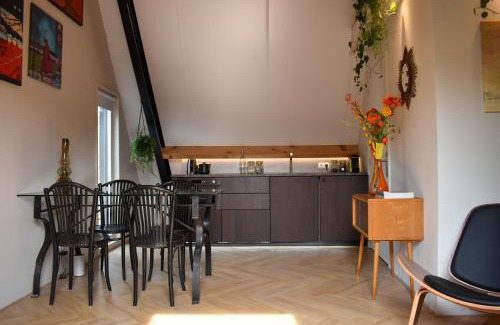 Franeker Apartment | Sfeervol appartement 'Le Boulanger' in Franeker.