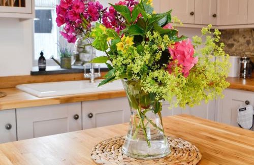 Ammanford House | Sgubor Llwyndu