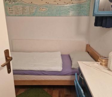 Krizni rat Apartment | Shabby chic beach cottage Hvar