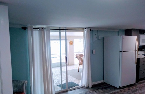 Gulf Harbors House | Shabby Chic Waterfront living space, minutes to Gulf of Mexico