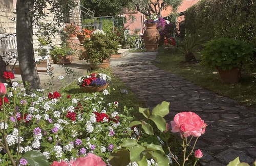Carozzo Apartment | Shabby Style in nature