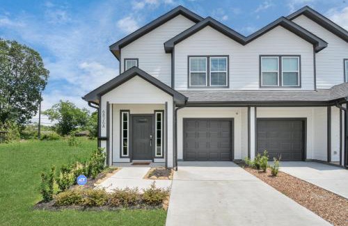 Southeast Houston Apartment | Shades of Grey