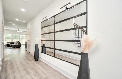 Southeast Houston Apartment | Shades of Grey