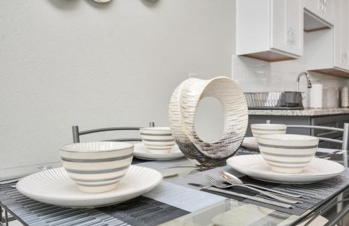 Southeast Houston Apartment | Shades of Grey