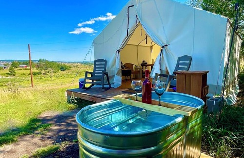 Monument Cabin | “Shady Pine” Glamping + Outdoor Tub & Hot Water