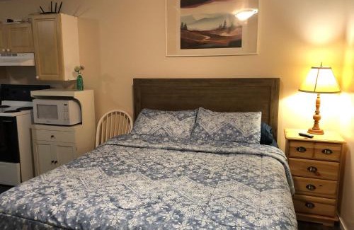 Chilliwack Proper Village West House | Shady Willow Guest House - SMALL Indipendent Units with Seperate Entrance for Travellers