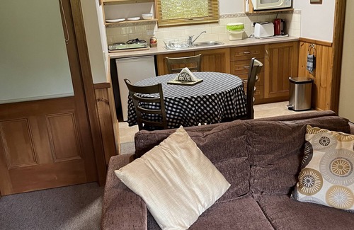 Harrietville Apartment | Shadybrook Alpine Apartment and garden