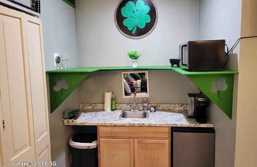 Hobbs Apartment | Shamrock Room
