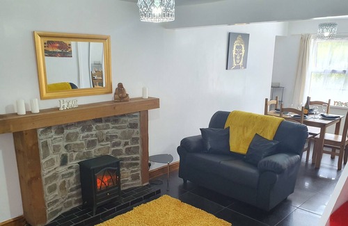 Aberdulais House | Shangrala Holiday Cottage Pet Friendly wales