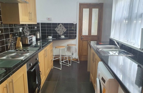 Aberdulais House | Shangrala Holiday Cottage Pet Friendly wales