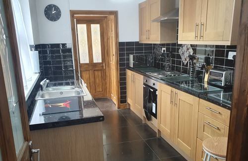Aberdulais House | Shangrala Holiday Cottage Pet Friendly wales