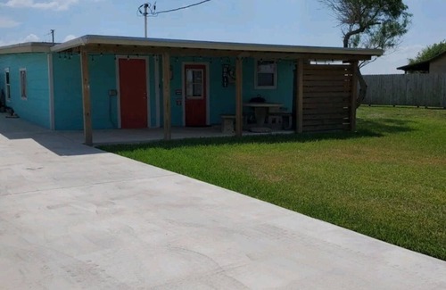Loyola Beach House | Shangri-La Fish Camp & Private Pier