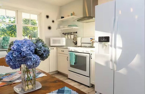 Etowah Cottage | Shangri-La in Etowah: a serene + cheerful cottage near Pisgah & DuPont Forests