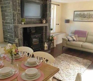 Dromineer House | Shannonvale Cottage