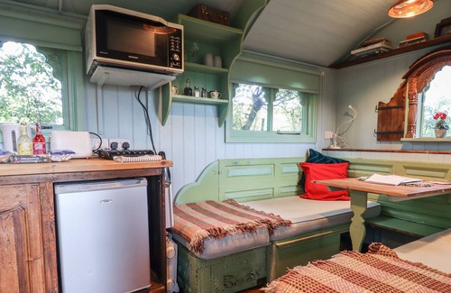 Newcastle-on-Clun Cottage | SHANTI, pet friendly, character holiday cottage in Beguildy