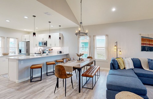 Bella Vista House | Shared Pool, Shared Hot Tub, Pet Friendly
