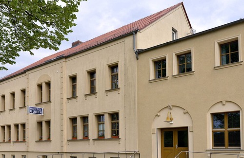 Guben Apartment | Shared room with private bathroom (up to 6 people), No. 19 - Hostel in Guben