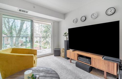 Sharon Heights Apartment | Sharon Green apartments by FantasticStay