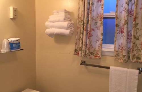 Wells Hotel | Sharon Motel