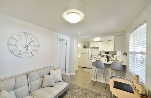 Mount Shasta Cottage | Shasta Bella - Darling downtown 1-br cottage.